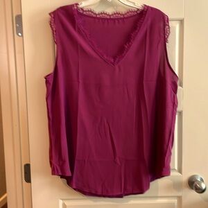 NWOT WOMENS TANK TOP WITH EYELASH LACE TRIM. SIZE 2XL. WINE